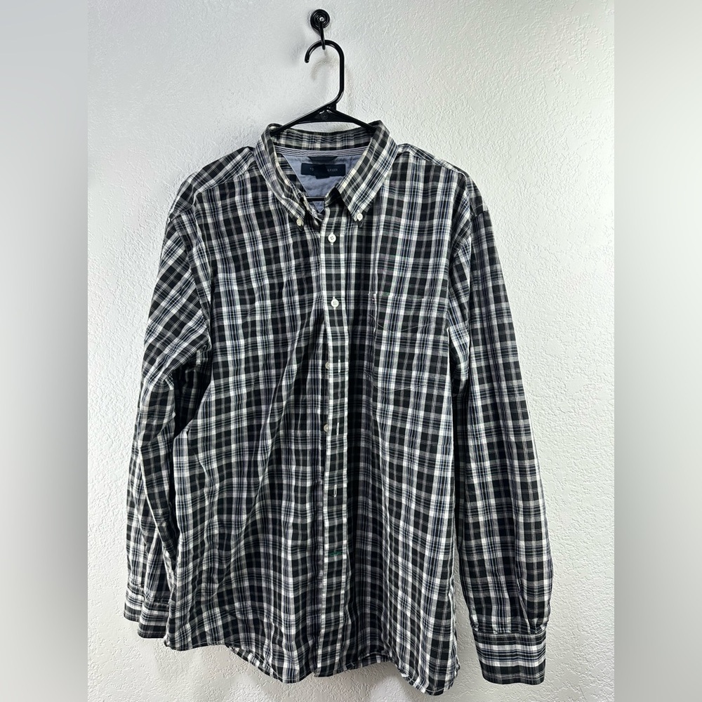 Tommy Hilfiger Men’s Back/White Plaid Button Up Shirt Size XL